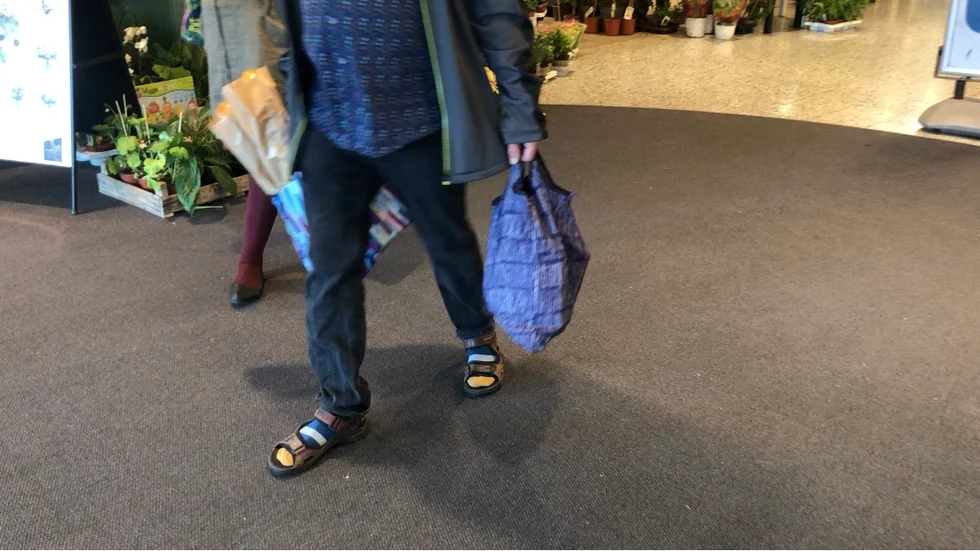 Efterfrågan har gått från plast till mycket andra alternativ så som pappers, tyg eller återanvändningsbara påsar. 