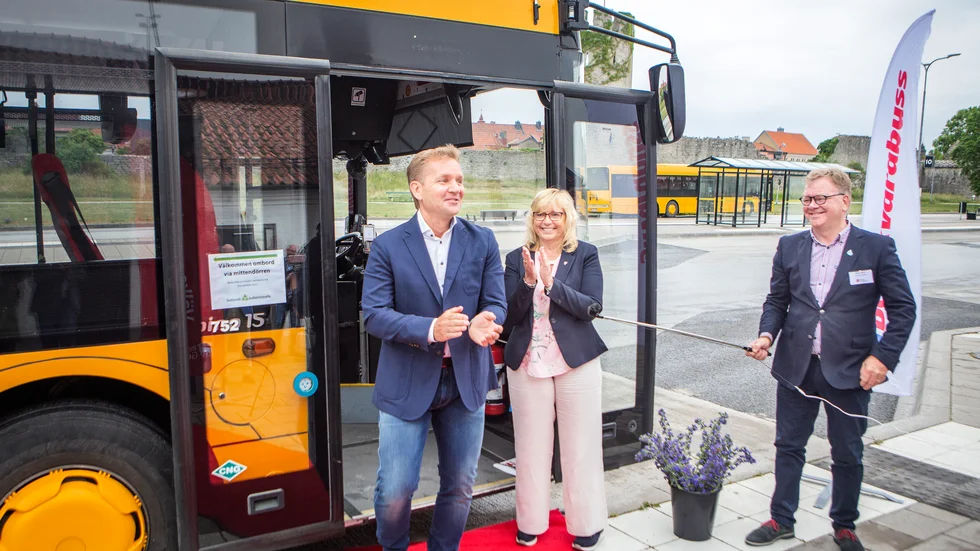 Invigning av öns nya busstrafik. 