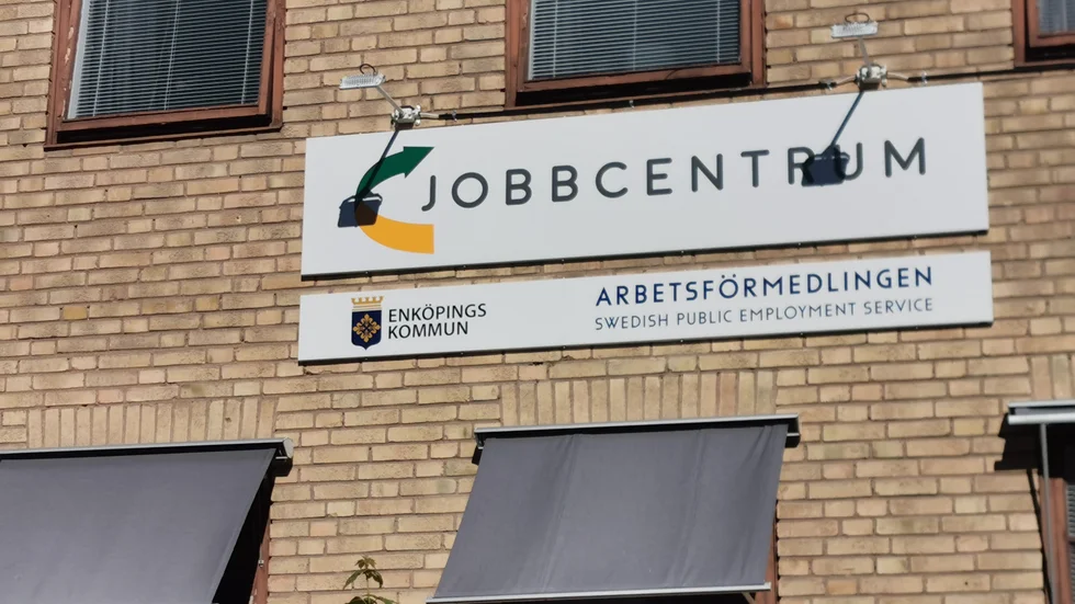 Vi sätter fler långtidsarbetslösa i arbete eller studier. Men vi har en lång resa kvar till önskade nivåer, skriver Mats Flodin och Krister Larsson.