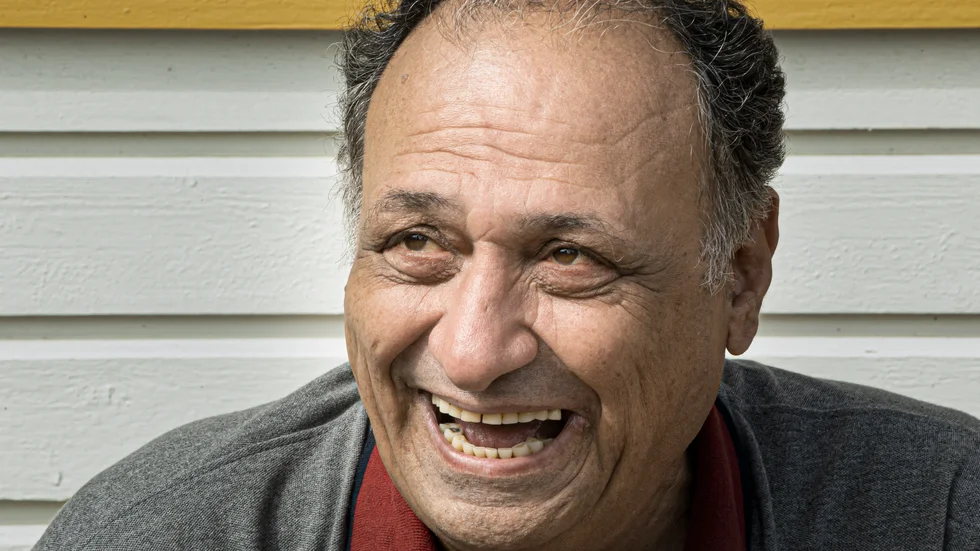 Skådespelaren Hassan Brijany har avlidit i sviterna av covid-19.