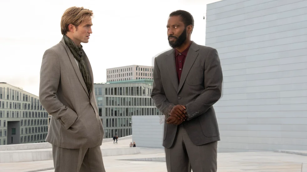 Robert Pattinson och John David Washington i "Tenet". Pressbild.