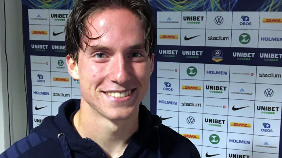 Sirius mittfältare Johan Karlsson, 19 år, gjorde sin första match från start i allsvenskan. Och han gjorde succé - som ytterback.  