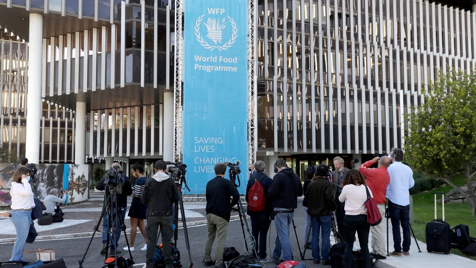 Pressuppbåd utanför WFP:s huvudkontor i Rom på fredagen.