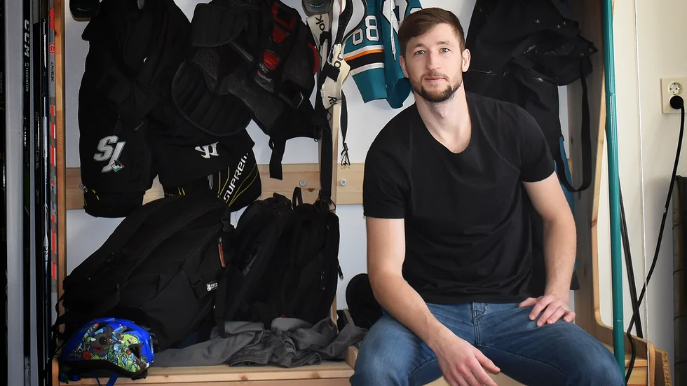 Tiden i San Jose är över. Nu letar Melker Karlsson ett nytt jobb i hockeyvärlden.