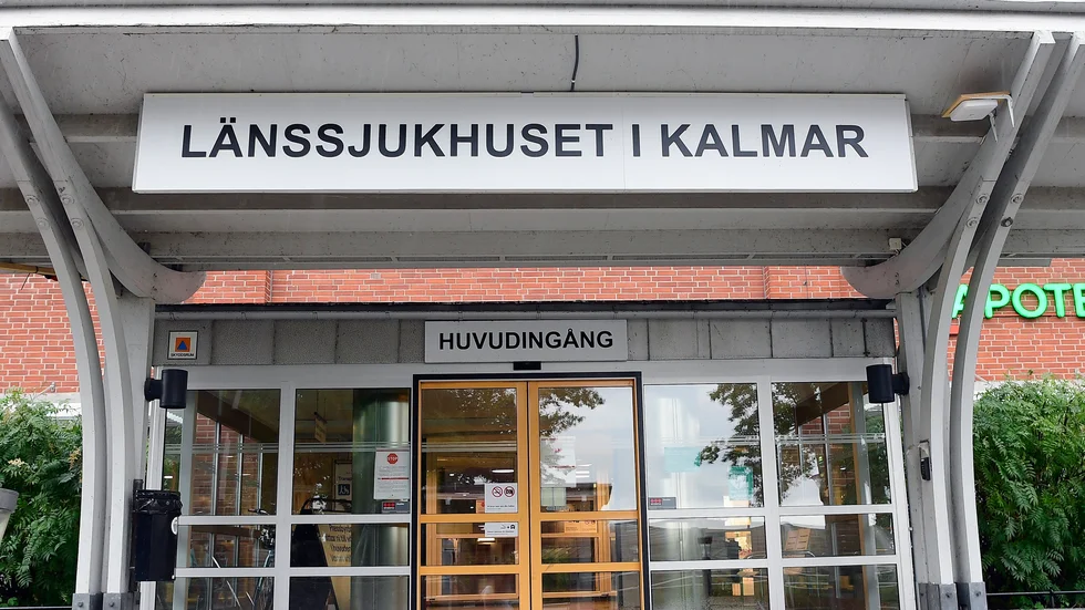 Föräldrarna var misstänkta för barnadråp när ett spädbarn dog under en taxiresa mellan sjukhusen i Kalmar och Kristianstad i november i fjol, men nu läggs utredningen ner. Föräldrarna är inte längre misstänkta för brott. Arkivbild.