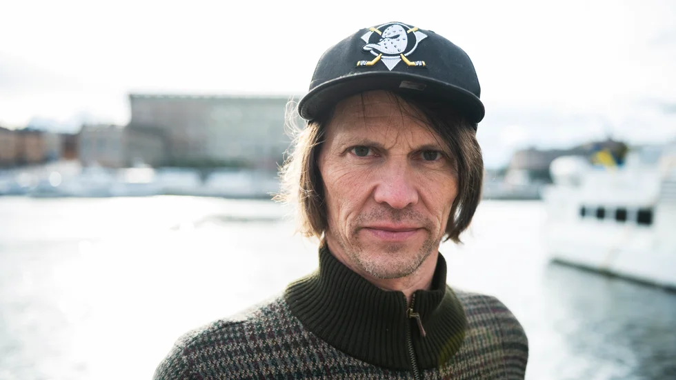 Jakob Hellman är aktuell med sitt andra album "Äntligen borta" och hösten 2021 ger han sig ut på turné. I oktober kommer han till Sara kulturhus. 