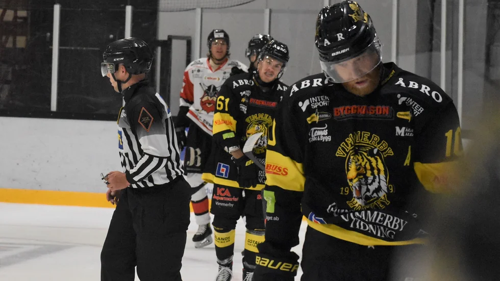 Jakob Karlsson deppar efter det första baklängesmålet.