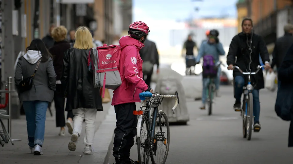 Priset för den bekväma hemkörningen kan stå oss alla väldigt dyrt. Gemensamt för alla som tar jobben är nämligen att de saknar egentligen all typ av trygghet många av oss andra kan ta för givet.