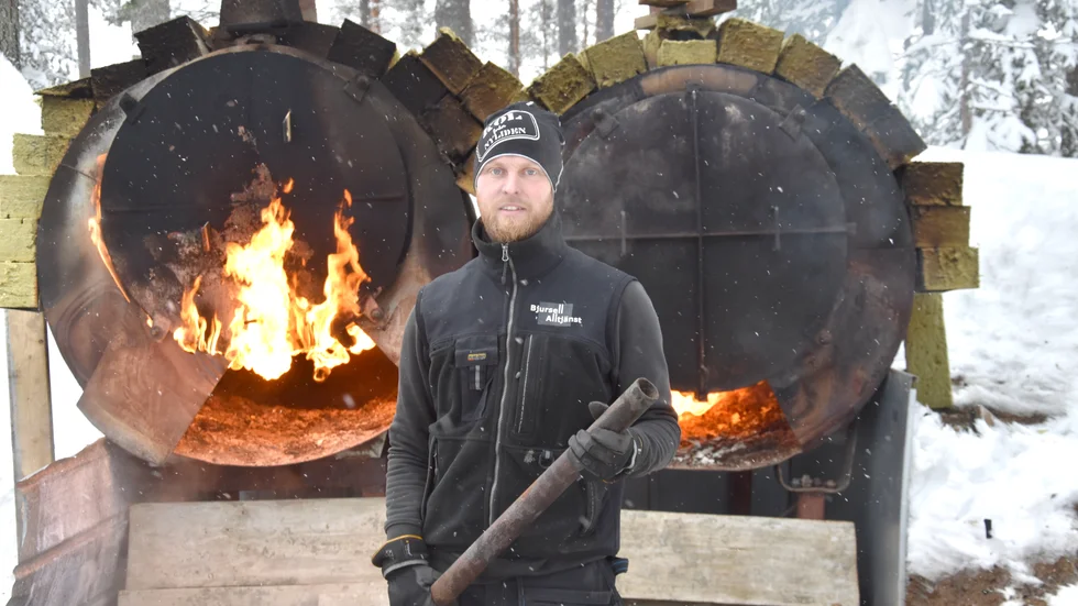 ”Efter en bränning är det alltid spännande att dagen efter öppna och se resultatet,", berättar Johan Bjursell, Nyliden.