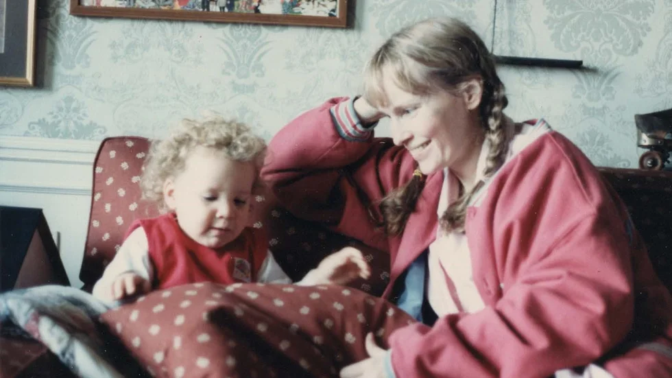 "Allen v. Farrow" handlar om konflikten mellan Mia Farrow och Woody Allen, med fokus på anklagelserna mot Allen om att han ska ha förgripit sig på parets adoptivdotter Dylan Farrow.