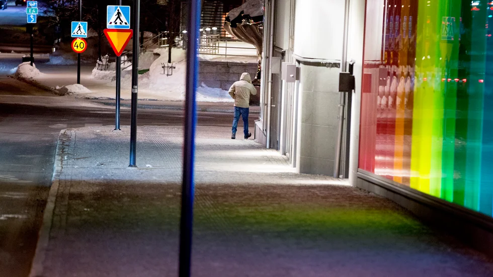 Polisen är på väg att nysta upp en kopplerihärva med förgreningar till Luleå. Två män sitter häktade i Umeå.