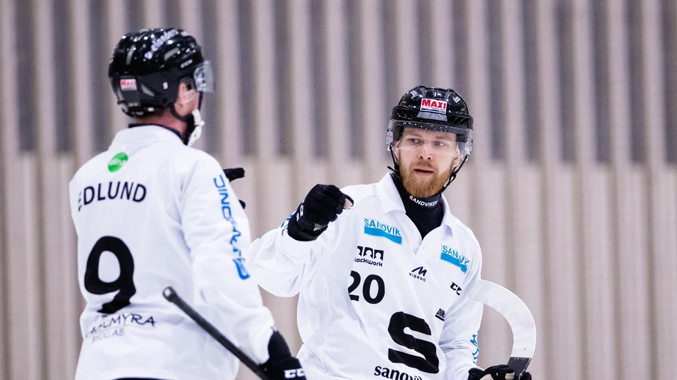 David Brodén, här ihop med Hannes Edlund, har förståelse för hur viktig Sandvikens match mot Hammarby är för andra lag. Men det enda han bryr sig om är hur det går för hans Sandviken. 