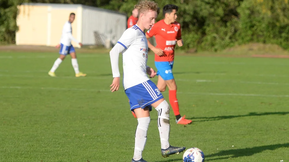 När IFK Nyköping och Bissarna möttes i DM-semifinal i fjol var Robert Andbjer en av planens topp-treaktörer. Nu tar mittfältaren klivet över till Bissarna.