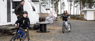 Säsongsgästerna på plats vid Tjamstanbackarna: ”Vi har så bra gemenskap här”