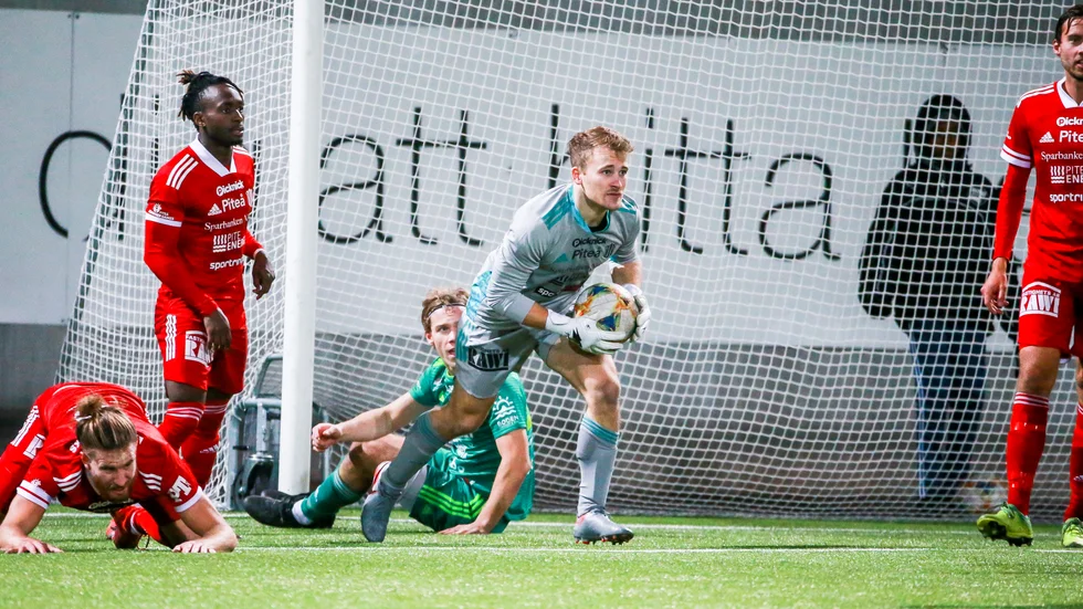 Conor O'Keefe var kung på planen i en underhållande seriefinal på mäktiga Boden Arena.