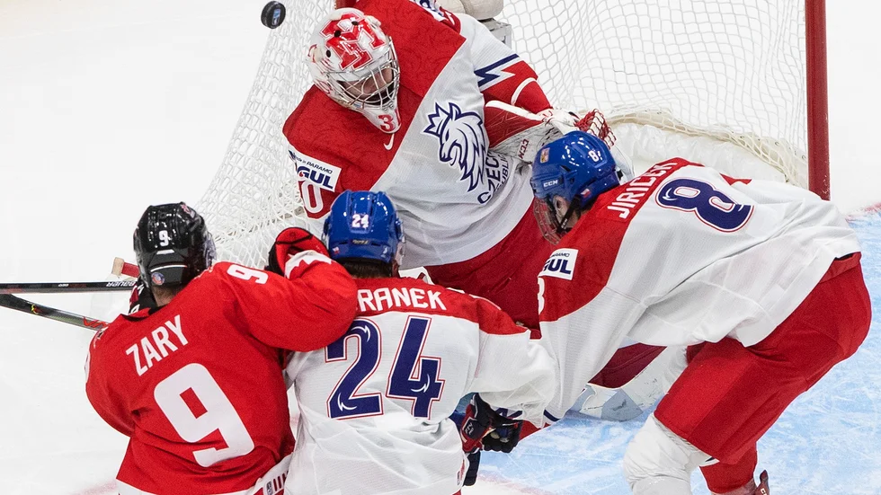 Martin Beranek (nummer 24) i JVM-kvartsfinalen mot Kanada. Arkivbild.