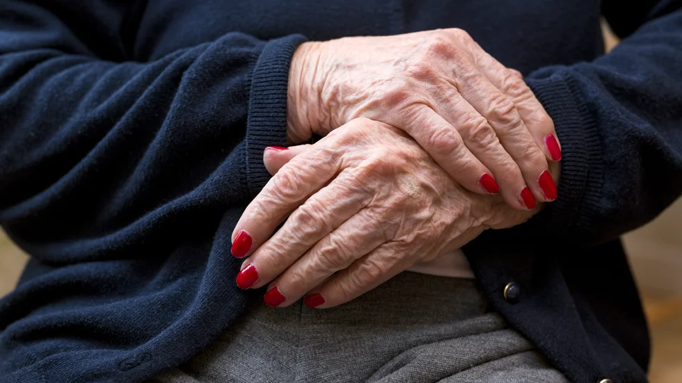 "Under våra år i omsorgen har vi alltid ställt oss frågan: Varför har inte pensionärerna rätt till samma vård och omsorg under kvällar och helger som på vardagar? Behoven blir ju inte annorlunda bara för att det är lördag istället för onsdag?", konstaterar insändarskribenterna.