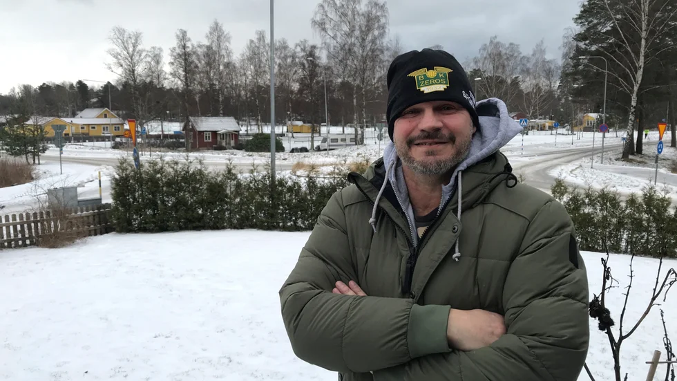 Fotbollen. Petri Kaksonen bor på Varamons gamla infart Månvägen. Nära till Z-parken och nu kommer fotbollsprofilen att gå in i en roll i BK Zeros 2021. Nu är Petri gäst i veckans Sportsnack, videoserien.