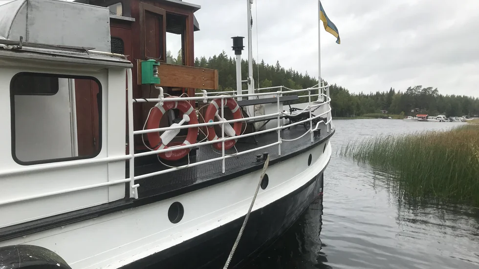 Boxholm II är en av Sveriges sista vedeldade ångbåtar.