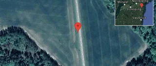 En personbil i olycka