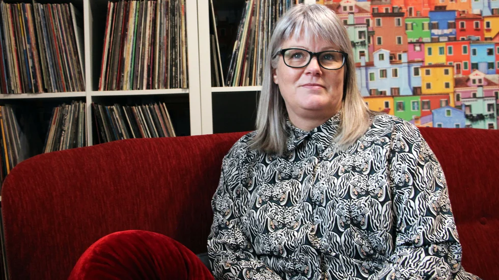 Soffan, ett loppisfynd som Ulrika Jeansson trivs med att sitta i, även om de tillfällena är få.