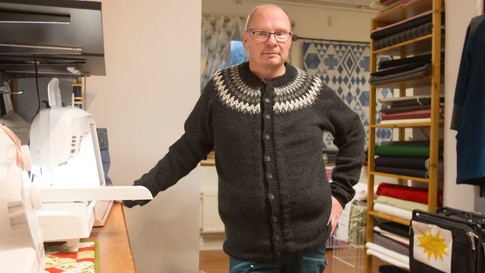 Henrik Andersson vill ogärna stänga butiken, men tror att den nya lagen kan vara nödvändig.