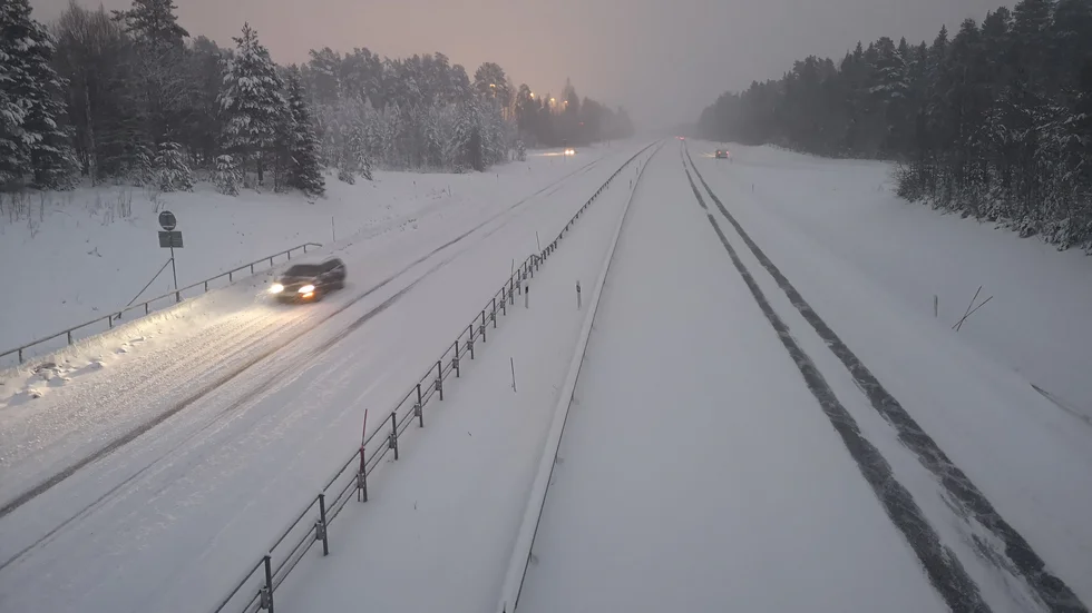 Väg 97 stängs av under tisdagen mellan Södra Sunderbyn och Gammelstad. Det handlar om körfälten i riktning mot Luleå. Trafiken leds om mellan 8.30 och 15.00.