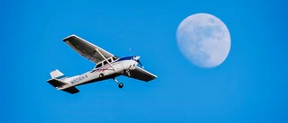 Flygplan i landningsolycka — tre ombord