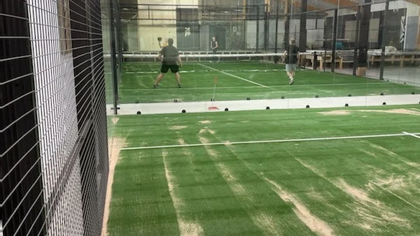 Till en början kommer hallen att ha två banor med plats för åtta personer, men till sommaren kan ytterligare banor öppna utomhus.