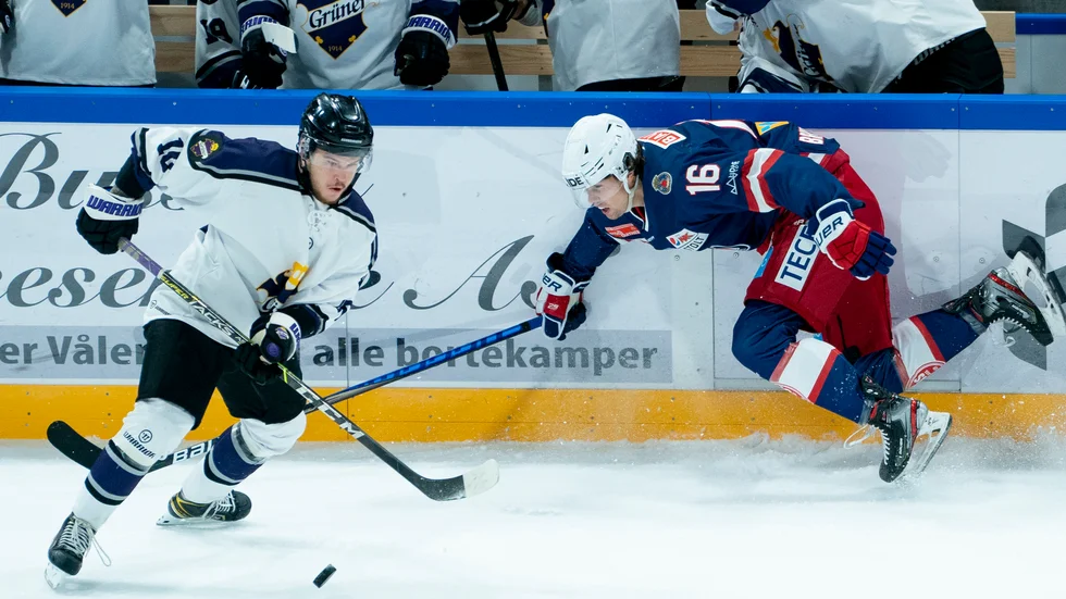 Backen Oliver Horrsell i norska Grünertröjan vid en elitseriematch mot Vålerenga i oktober i år. Nu lånas han ut till ESK säsongen ut.