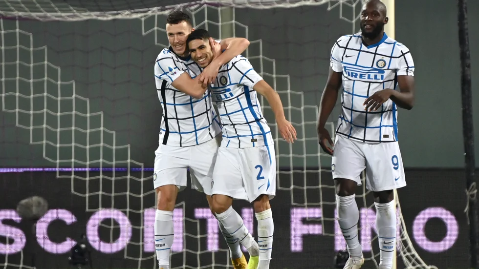 Inter firar ett av målen mot Fiorentina.