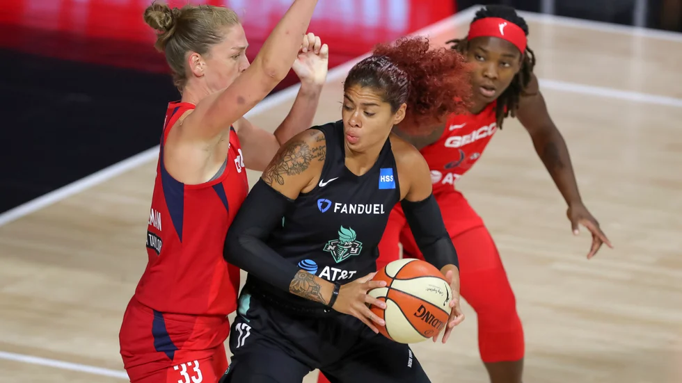 Amanda Zahui byter lag i WNBA till LA Sparks. Arkivbild.
