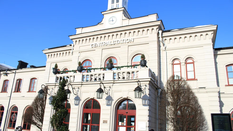 En man ska ha blivit misshandlad vid resecentrum på tisdagsmorgonen.