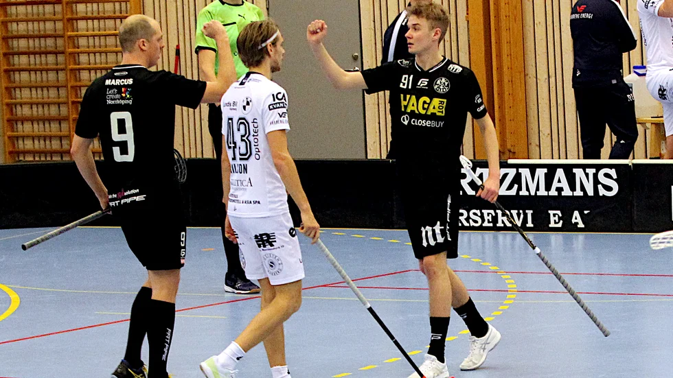 Felix Karlsson (till höger) kommer spela för Åby under säsongen.