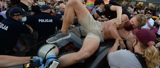 Tusentals hbtq-aktivister protesterar i Polen