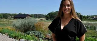 22-åriga Olivia coachar chefer i ledarskap 