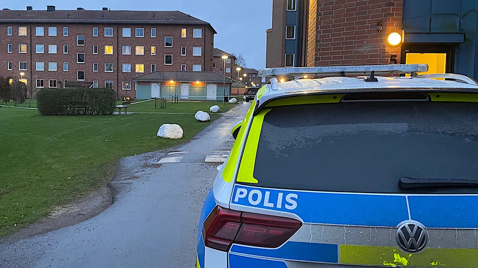 På tisdagsmorgonen fortsatte polisen att söka spår efter nattens misstänkta mord/dråp.
