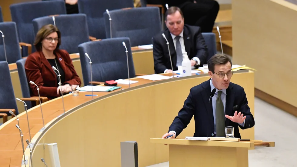 Sittande regering och framför dem utmanaren att ta över. Isabella Lövin deltog i sin sista partiledardebatt och avtackades traditionsenligt av de andra partiledarna. 