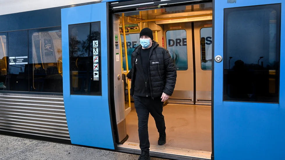 På torsdagen börjar rekommendationen om munskydd i rusningstrafik i kollektivtrafiken gälla. Arkivbild.