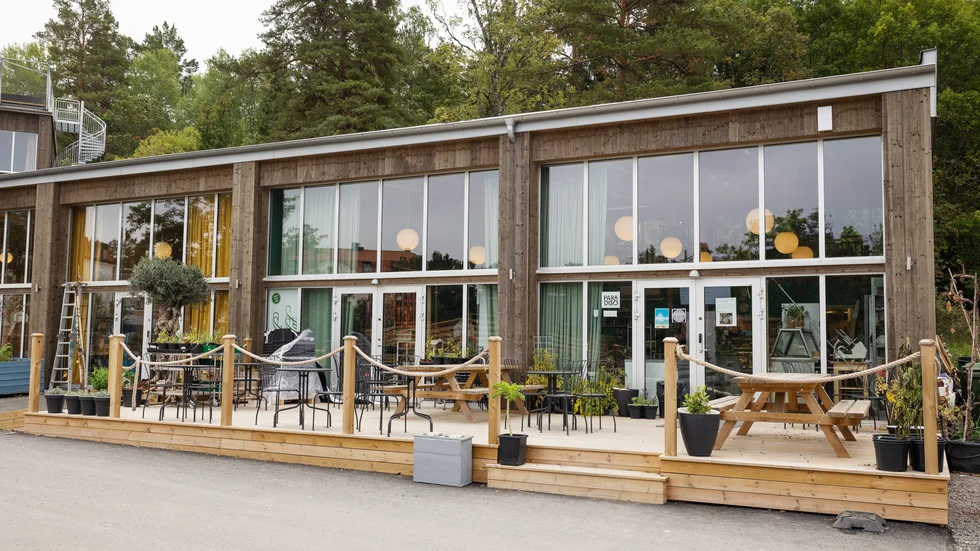 I matstudion Paradiso i Knivsta finns butik, bageri, restaurang och kafé. Här har också Margarethaskolans elever undervisning i hemkunskap.
