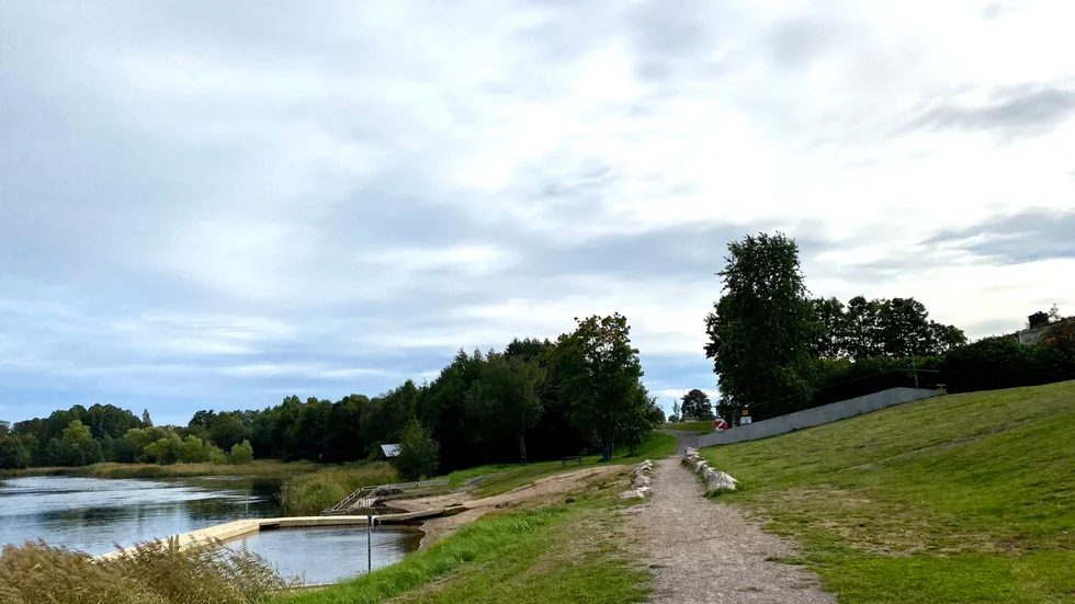 Här i Skutskär, mellan Bodaån och kommunhuset ska byggherren Credentia bygga bostäder