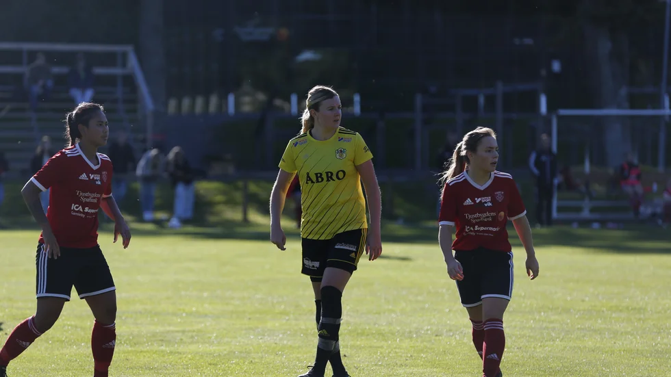 Nathalie Johansson gjorde båda målen för Vimmerby, men fick de fick se sig besegrat av Malin Engströms Tjust med 4-2.