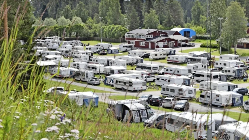 Skellefteå Camping har med åren blivit en politisk surdeg dragen i långbänk. Frågan är varför kommunen ska äga campingplatser?