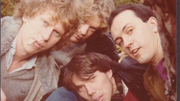 Punkbandet Rune Strutzs singlar ges ut på nytt. Bandet löstes upp 1983, bestod av Sven-Ove Wånö, Roffe Björnevad, Peter Wengelin och Animor Dobrovich.  