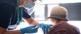 Vi kräver vaccinering av de äldre först