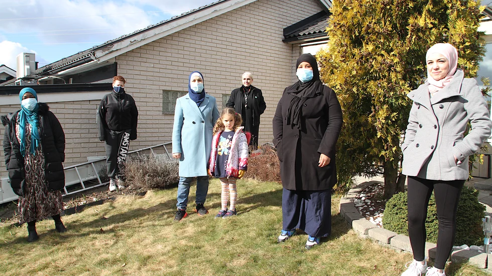 Hiis Ahmed, Maria Hörnqvist, Noor Malek med dottern Jana Allatif, Alisa Vatres Trlin, Hodan Ali och Linda Qanawati är några av de drygt 50 personer som är med i Starka händers kvinnogrupp.