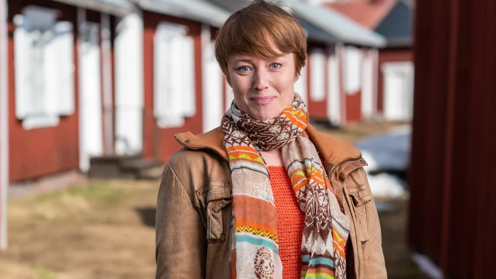 "Sofia Rutbäck Eriksson är en riktigt god berättare", skriver NSD:s recensent om debutromanen "Som i ett vykort".