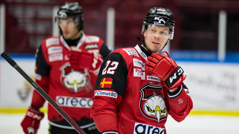 Lars Bryggman, från Piteå, är lagkamrat med flera danska spelare i Malmö Redhawks. Han tror inte på någon enkel svensk seger i VM-premiären mot Danmark. (Arkivbild)