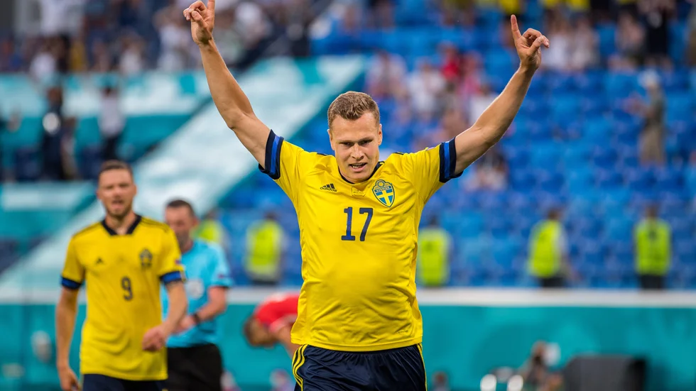 Viktor Claesson frälste Sverige med sitt 3–2-mål.