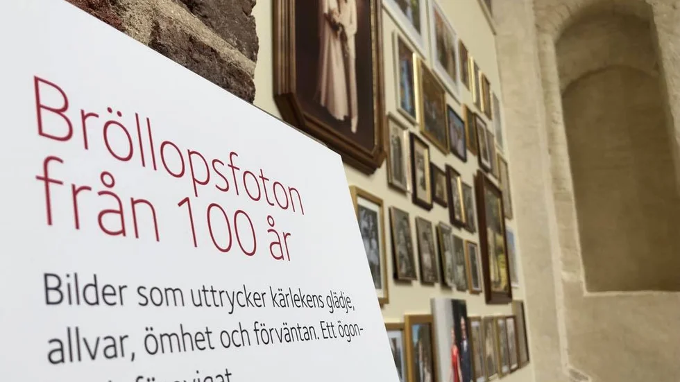 På en vägg i domkyrkan - Bröllopsfoton från Strängnäsbor